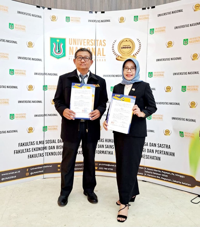 Dekan FEB Unmer Malang, Dr. Retna Safriliana, SE., M.Si., Ak., CA (kanan) dan Dekan FEB Universitas Nasional, Prof. Dr. Ir. Edi Sugiono, SE., MM (kiri), saat menunjukkan Perjanjian Kerja Sama (PKS) antara FEB Unmer Malang dan FEB Universitas Nasional pada Senin (10/11). 