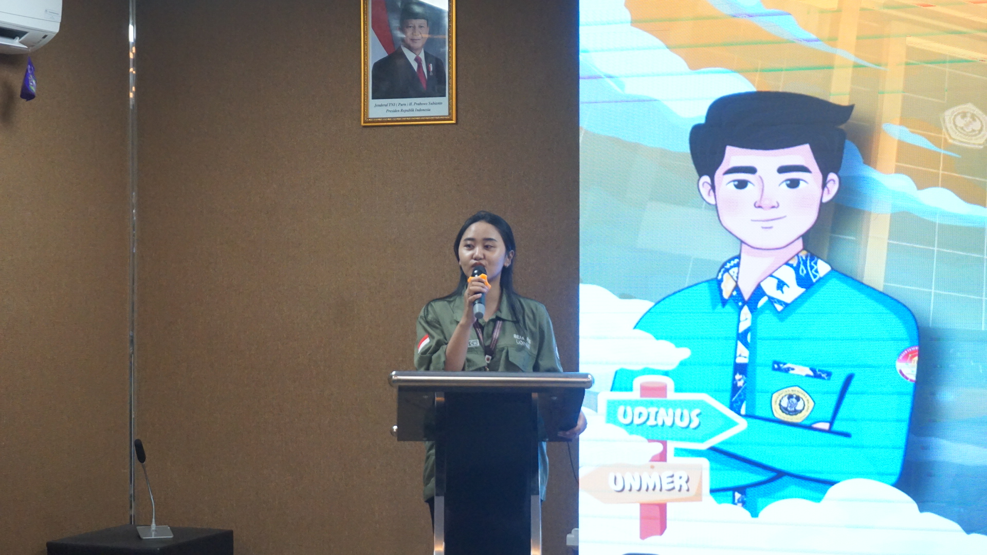 Sambutan dari Kepala Divisi Hubungan Masyarakat (Kadiv Humas), Badan Eksekutif Mahasiswa (BEM) Fakultas Ekonomi dan Bisnis (FEB) Universitas Dian Nuswantoro (UDINUS) Semarang, Inggren Cendani Wangi.