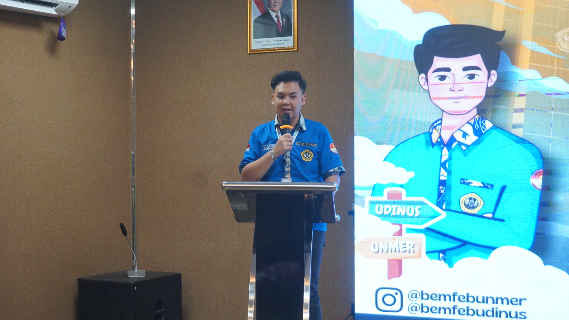 Sambutan dari perwakilan Departemen Hubungan Masyarakat (Humas), Badan Eksekutif Mahasiswa (BEM) Fakultas Ekonomi dan Bisnis (FEB) Universitas Merdeka (Unmer) Malang, M. Rafly Effendy.