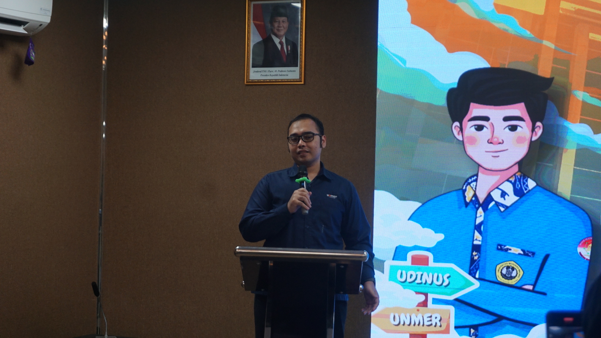 Sambutan dari Dosen Pendamping Badan Eksekutif Mahasiswa (BEM) Fakultas Ekonomi dan Bisnis (FEB) Universitas Merdeka (Unmer) Malang, Muhammad Ilman Iriawan Fitdra, S.Pn., M.A, yang juga adalah Dosen Program Studi (Prodi) D3 Akuntansi FEB Unmer Malang.